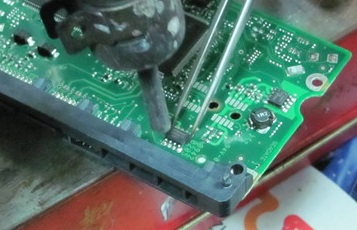 replace the pcb on hard disk step 1